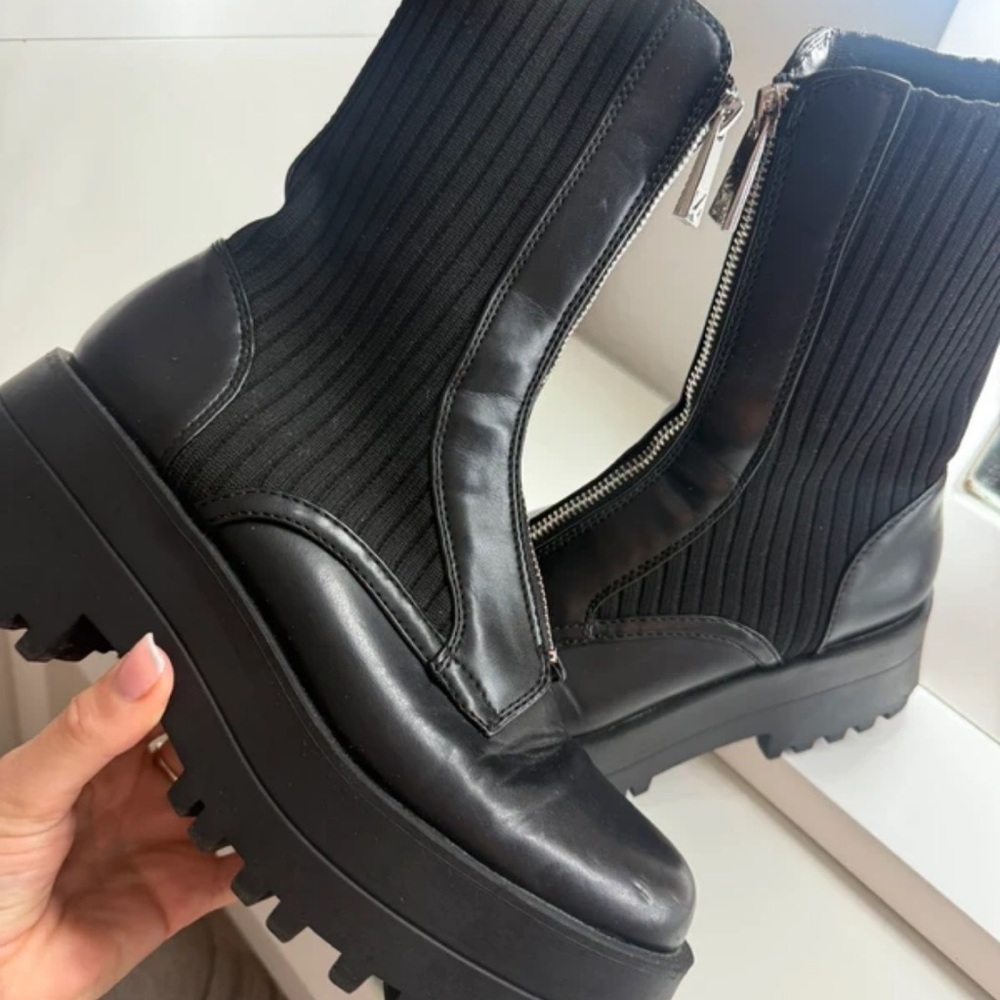 Zara Black Ribbed Heeled Boots